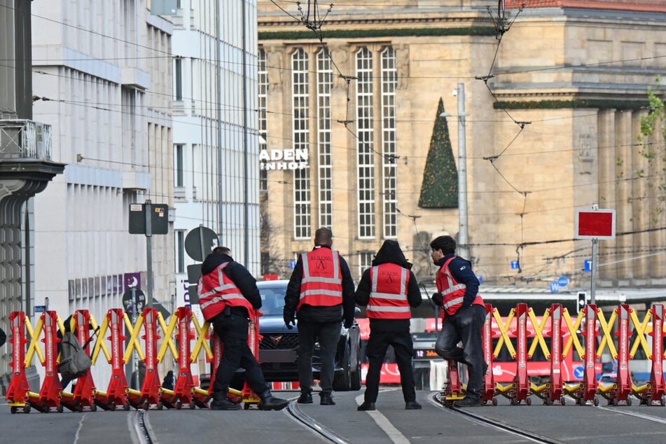 Die Stadt Leipzig investierte rund 1,4 Millionen Euro in knapp 200 mobile Einfahrtsperren. Doch da hört der Kostenfaktor nicht auf.