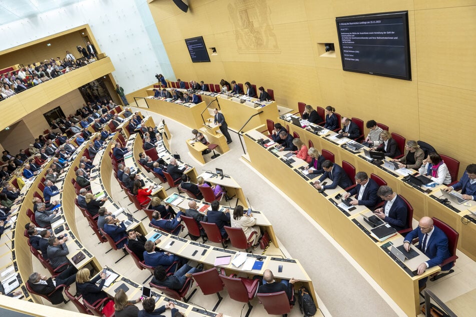 Im Bayerischen Landtag werden zur Sommerpause traditionell versöhnliche Töne angestimmt - doch nicht so in dieser Sitzung.