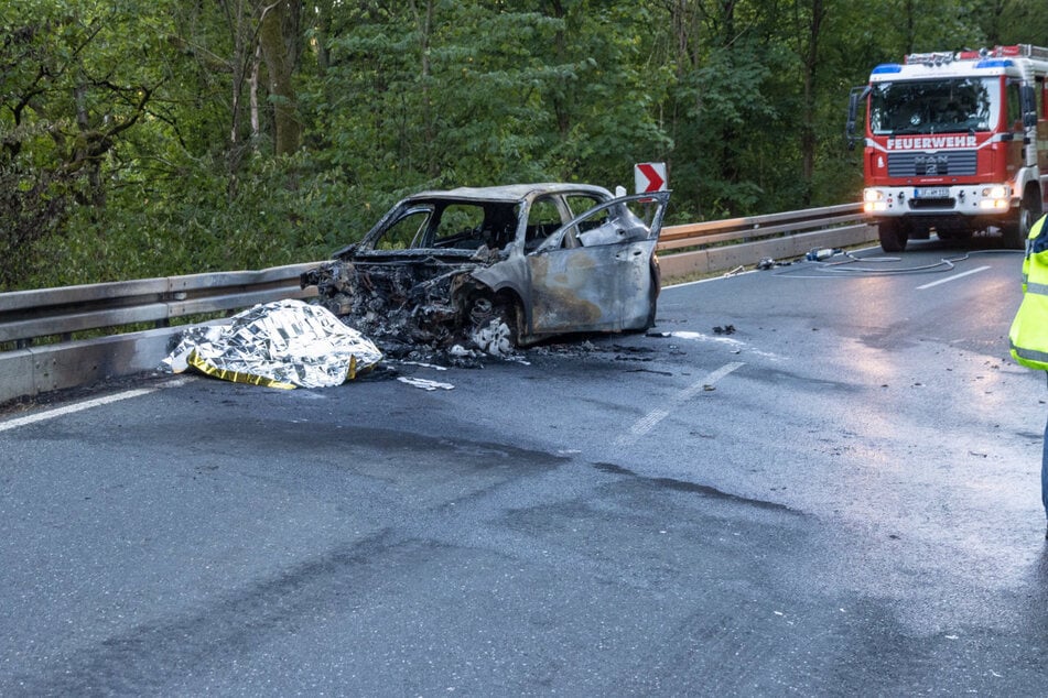 Der Motorradfahrer hatte vor dem Zusammenstoß in einer Rechtskurve die Kontrolle verloren.