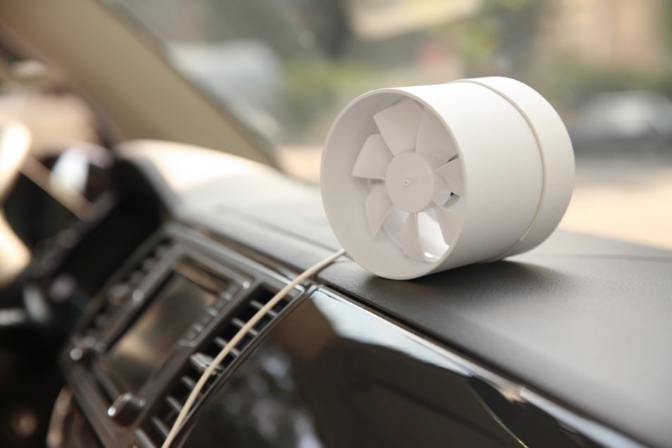 Wenn die Lüftungsanlagen im Auto nicht ausreichen, ist ein Mini-Ventilator im Auto besonders nützlich.