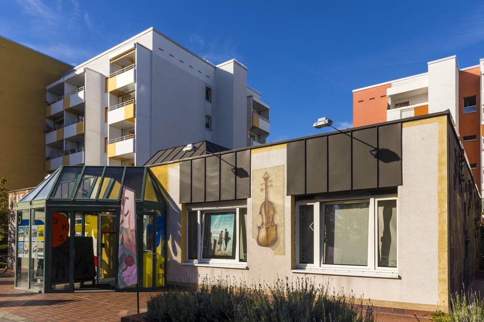 In dem Kulturhaus gibt es auch abseits der Festwoche allerlei Kulturprogramm. So sind Montag und Dienstag "Kinotage".