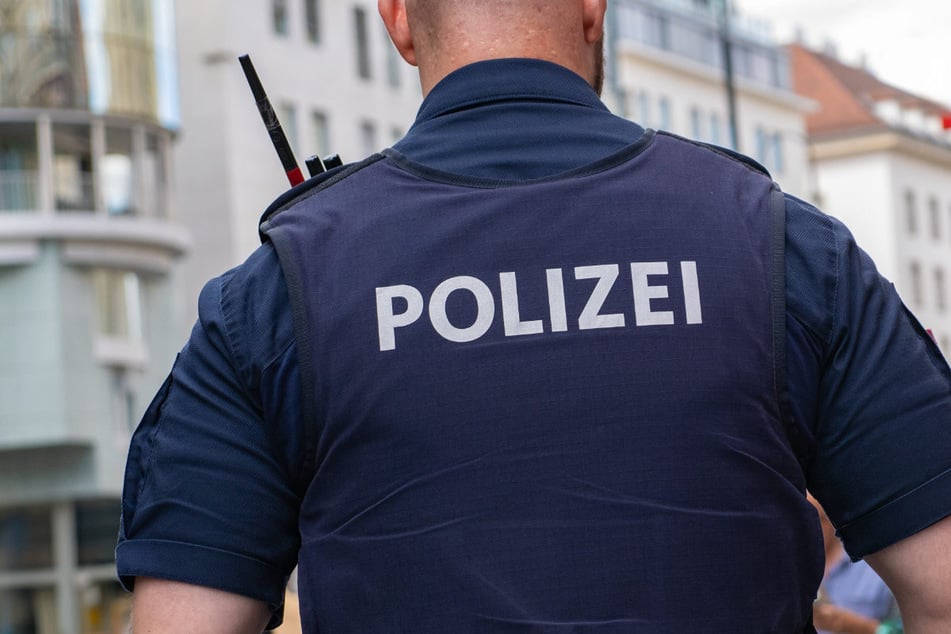 Die Polizei sucht nach einem BMW mit Zulassungskennzeichen aus Bulgarien. Und einem halbglatzigen Fahrer in Badelatschen. (Symbolfoto)