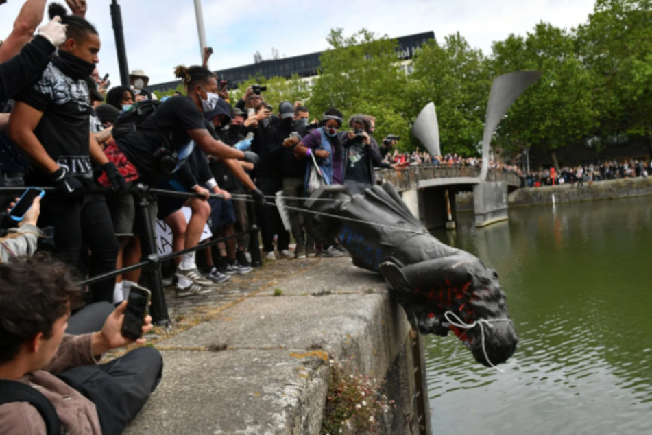 Kurzer Prozess: Die Statue von Edward Colston landete in einem nahe gelegenen Fluss.