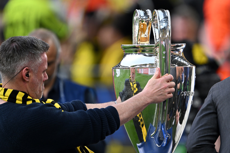 Jamie Carragher (46) - mit Schal und im BVB-Fieber - am Mittwochabend im Signal Iduna Park beim CL-Halbfinale gegen PSG.