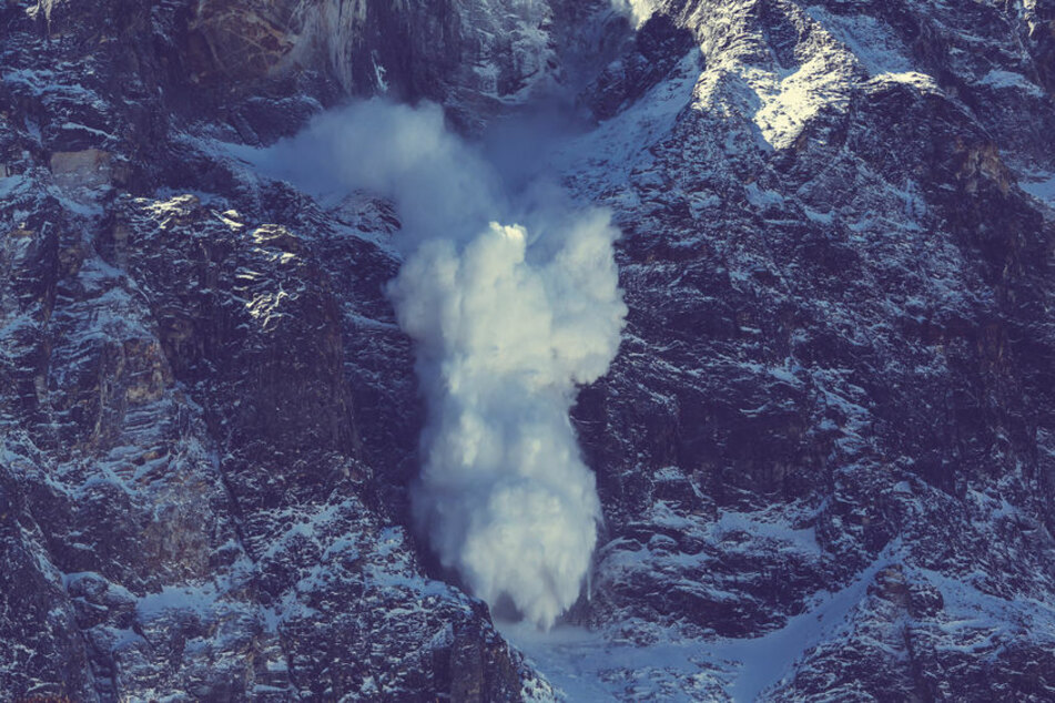 Bei einem Lawinenunglück in den französischen Alpen sind vier Menschen ums Leben gekommen. (Symbolbild)