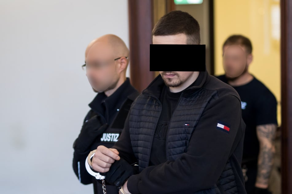 Er soll zugestochen haben: Martin F. (28) ist wegen versuchten Totschlags angeklagt.