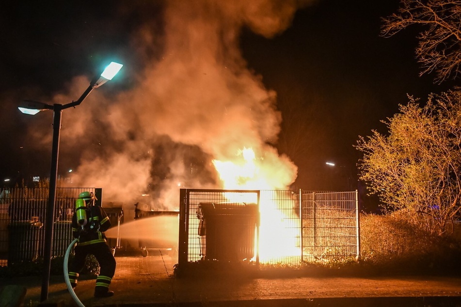 Hamburg: Müllcontainer in Flammen: Ist ein Brandstifer am Werk?