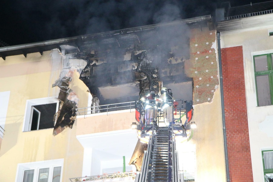 In einem Mehrfamilienhaus in Steglitz ist in der Nacht zu Freitag ein Feuer ausgebrochen.