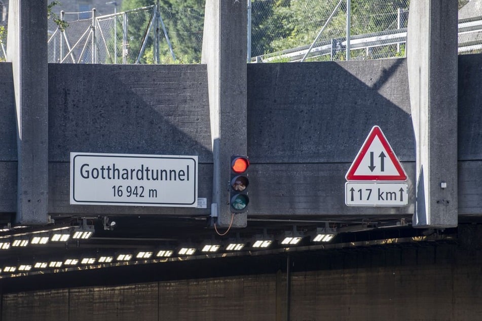Der Tunnel zwischen Göschenen und Airolo ist eine der wichtigsten Nord-Süd-Verbindungen durch die Schweiz und wird auch von vielen deutschen Urlaubern auf dem Weg nach Italien oder zurück genutzt.