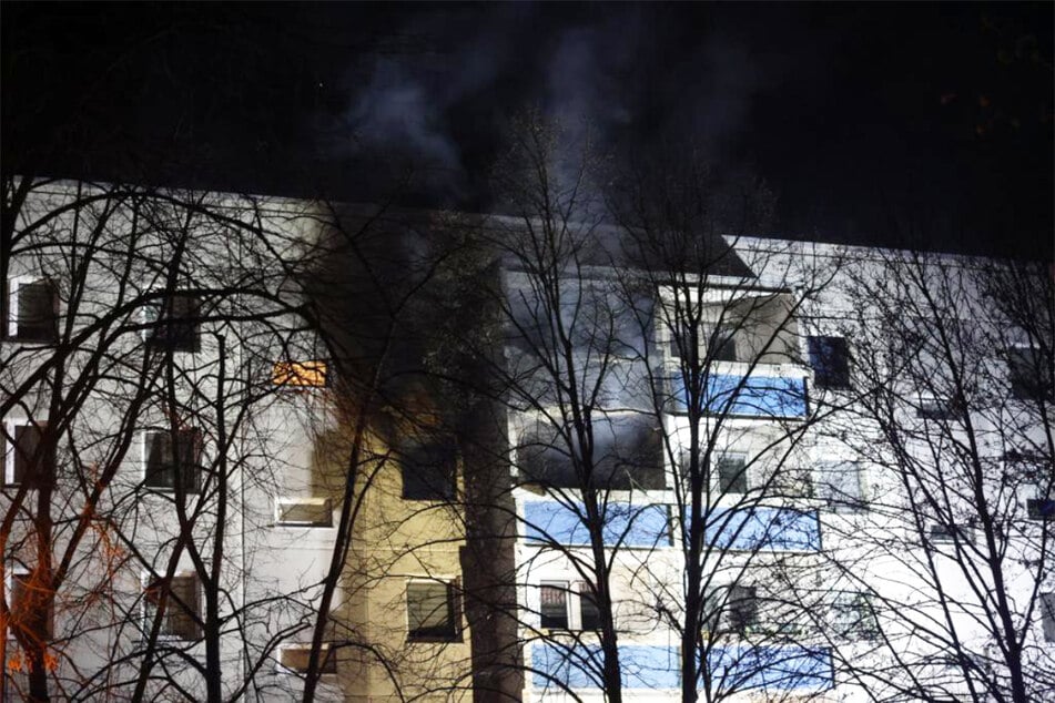 Im Leipziger Stadtteil Schönefeld-Ost im am Dienstagabend eine Wohnung in Brand geraten.
