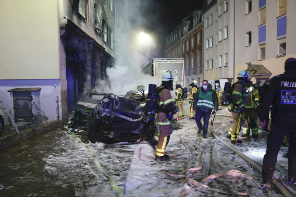 Bei der Chaos-Fahrt in Fürth wurden 30 Autos und mehrere Häuser beschädigt. Auch gab es Verletzte.