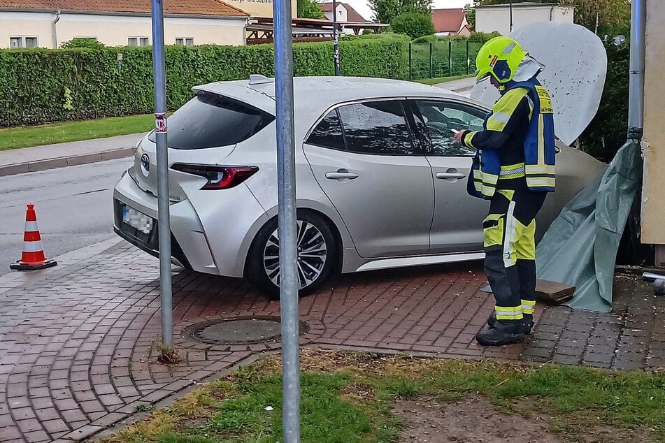 Die 72-Jährige war gegen eine Hauswand gekracht.