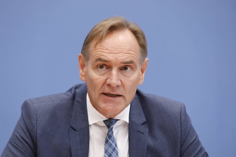 Bürgermeister Burkhard Jung verteidigt das neue Logo.