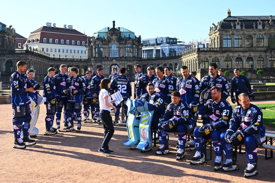 Auf die richtige Zusammenstellung kommt es an: Feinabstimmung brauchen die Eislöwen auf dem Eis und beim Fotoshooting.