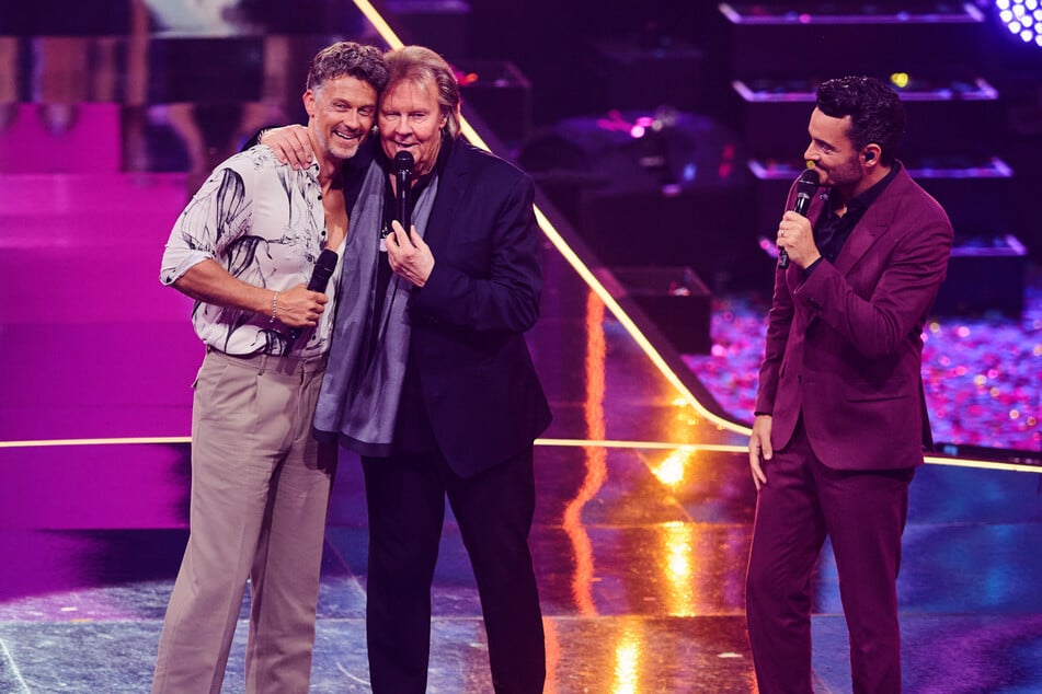 Mit seiner "Giovanni Zarrella Show" im ZDF füllt der Entertainer, hier gemeinsam mit Schlager-Ikone Howard Carpendale (80, Mitte) und dessen Sohn Wayne (48, l.), regelmäßig die großen Hallen der Republik.