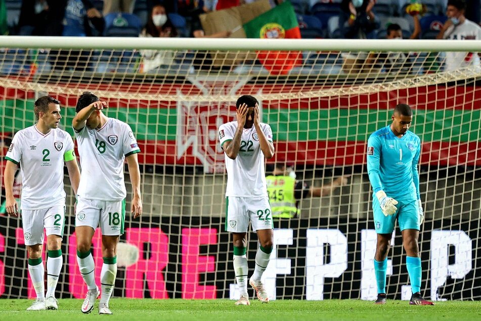 Die Iren kämpften und bissen. Doch der erste Sieg war den Vorderleuten des jungen Keepers Gavin Banuzu (19, r.) nicht vergönnt.