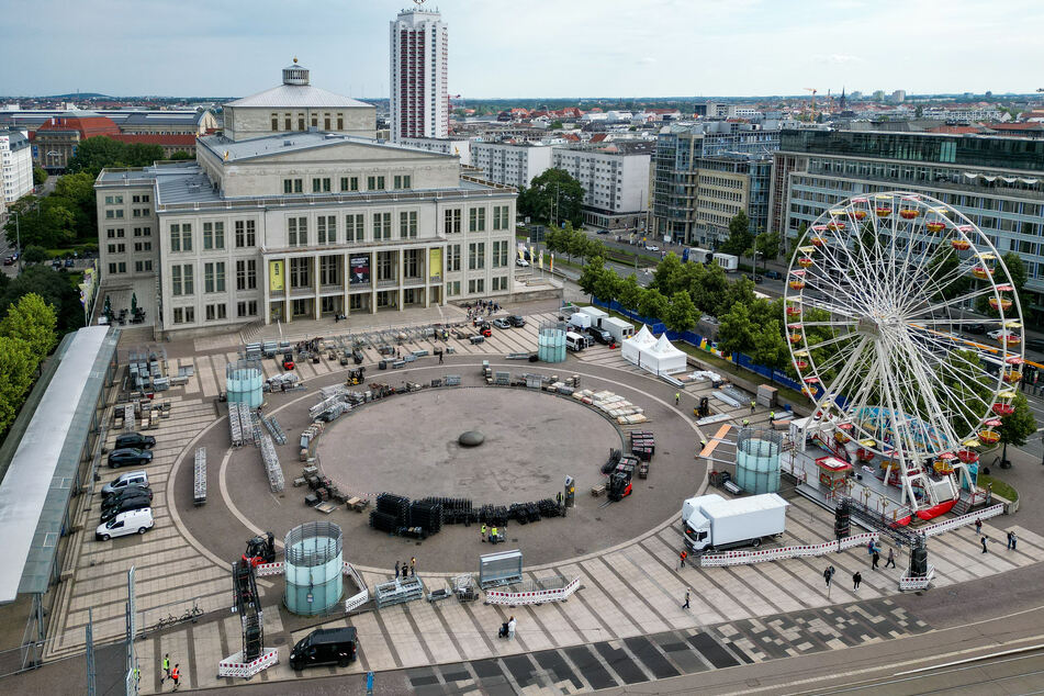 Die Vorbereitungen für das Fanfest laufen auf dem Leipziger Augustusplatz auf Hochtouren.