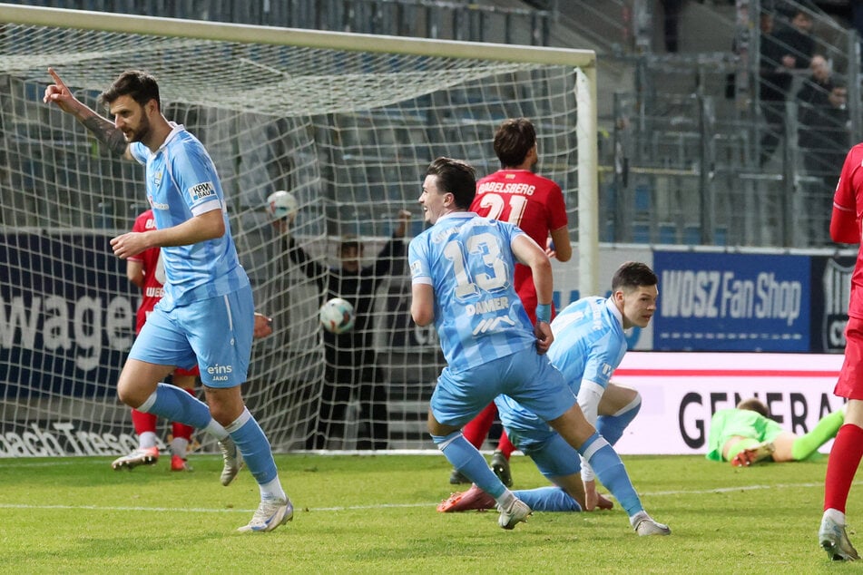 21 Tore erzielte Dejan Bozic (33, l.) in der Aufstiegssaison 2018/19.