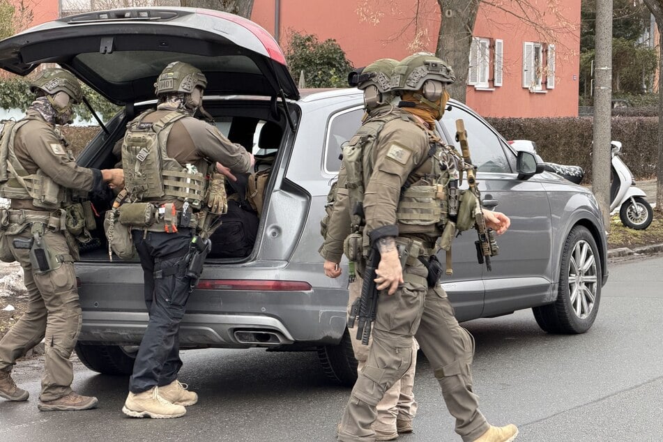 Das SEK ist vor Ort.