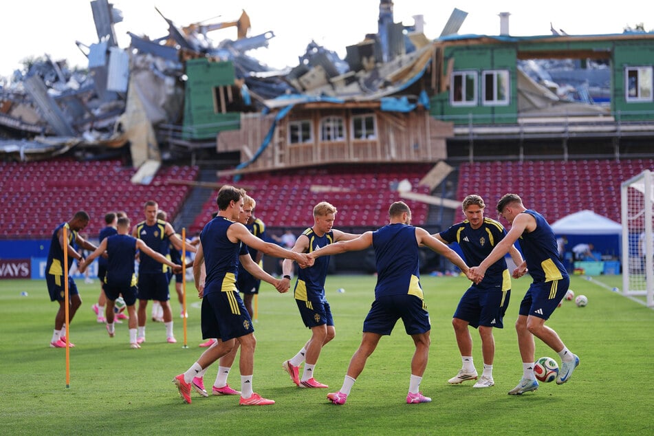 Im WM-Basecamp der schwedischen Nationalmannschaft ist eine Tribüne eingestürzt.