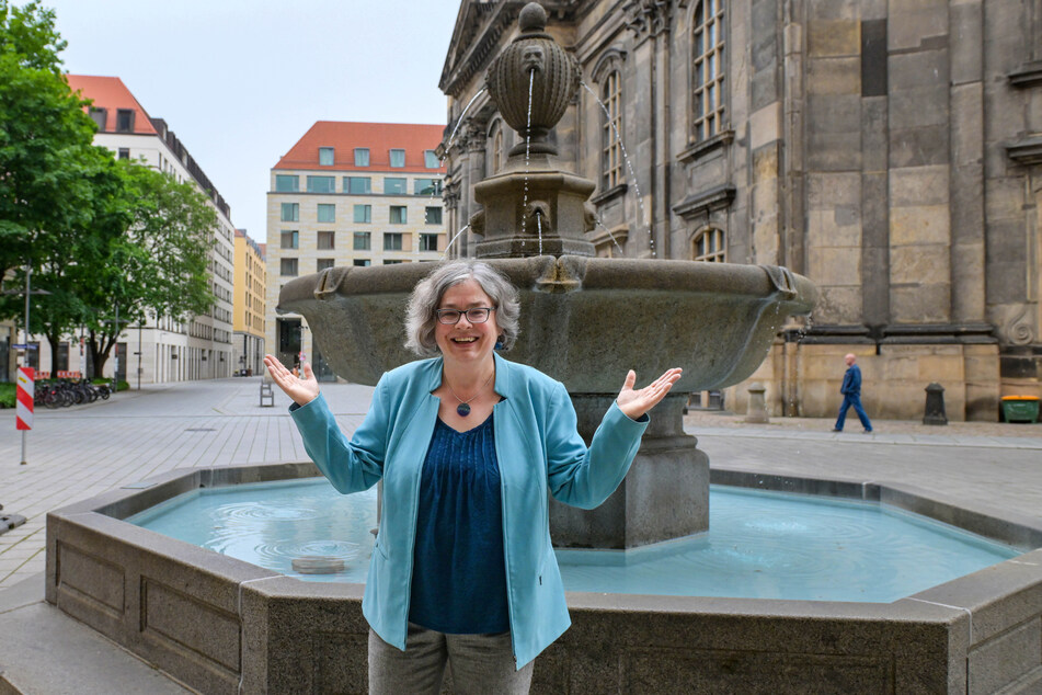 Wasser marsch: Umweltbürgermeisterin Eva Jähnigen (58, Grüne) eröffnete am Dienstag am Hietzigbrunnen vorm Rathaus die Brunnensaison.