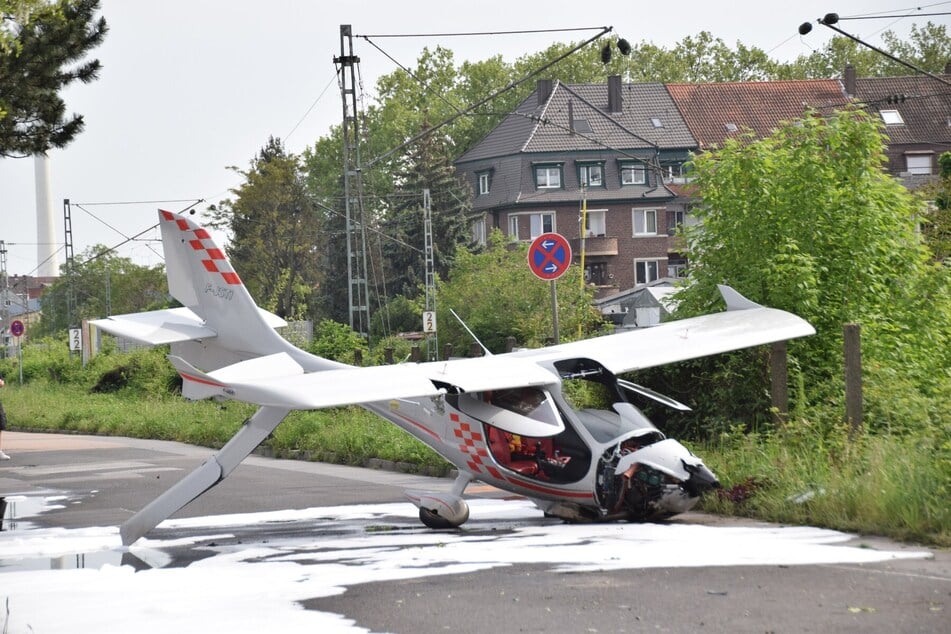 Der Absturz des Kleinflugzeugs sorgte für einen größeren Einsatz der Mannheimer Feuerwehr.