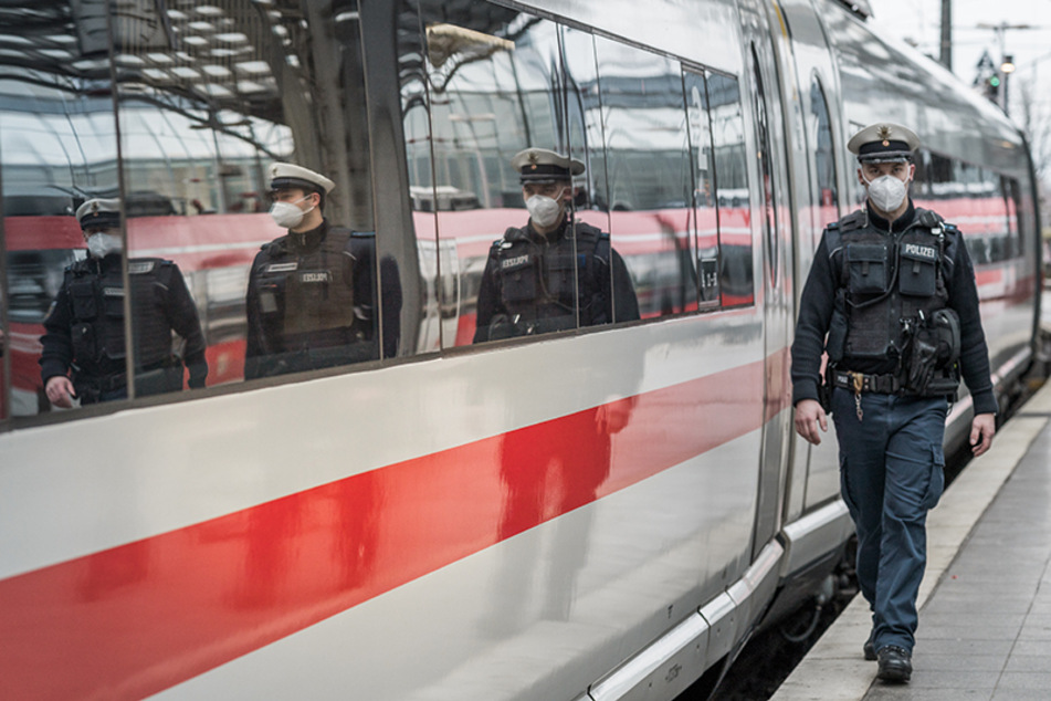 Köln: Mann bedroht 25-jährigen Kölner - doch der ist Polizist: "Ich stech' dich ab!"