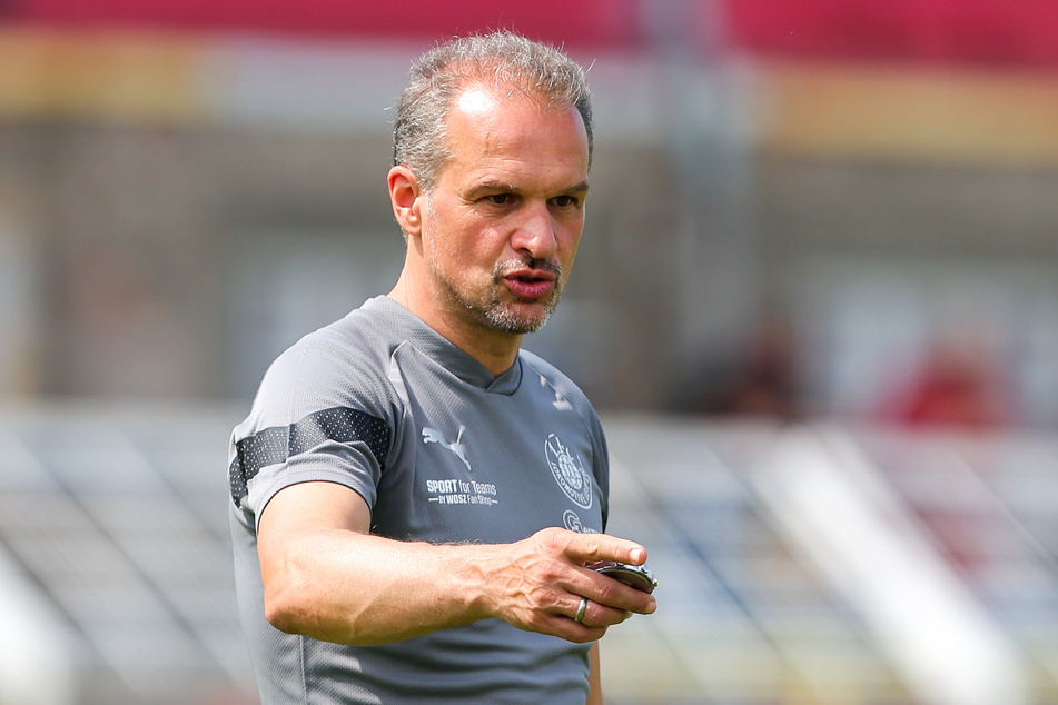 Coach Almedin Civa (51) kann nach dem ersten Test des 1. FC Lokomotive Leipzig komplett zufrieden sein.