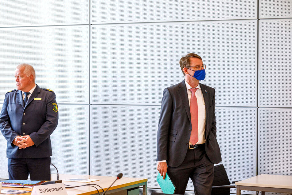 Landepolizeipräsident Horst Kretzschmar (60) soll Inneneminister Roland Wöller (49, CDU) erst nach sechs Monaten über den Skandal unterrichtet haben.