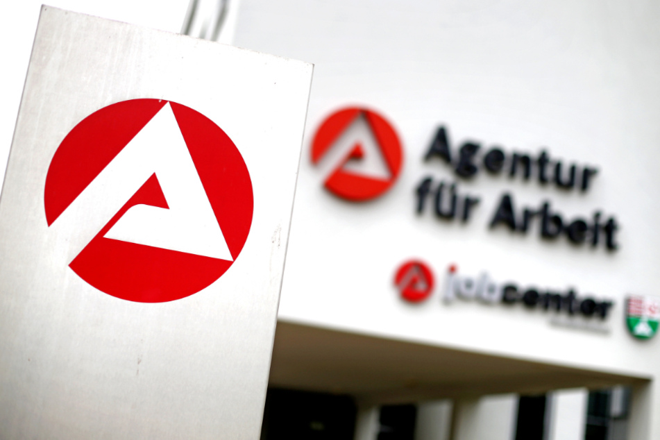 Die Arbeitslosenzahlen sind angestiegen.