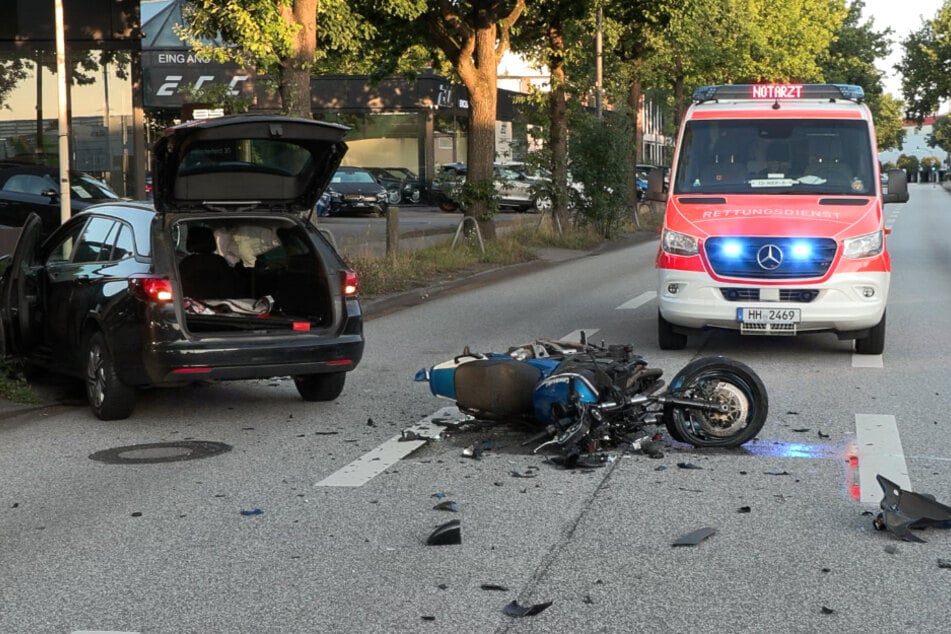 Die Maschine des Motorradfahrers wurde durch die Kollision völlig zerstört.