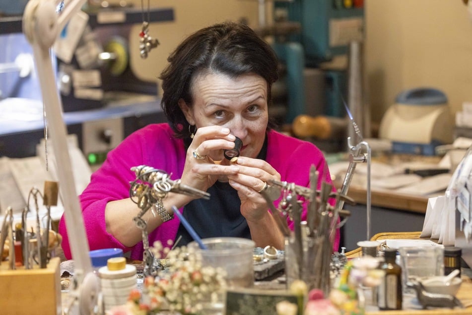 Seit 25 Jahren im Geschäft und weiterhin auf der Suche nach neuen Ideen: Barbara Oehlke (54) an ihren Arbeitsplatz.
