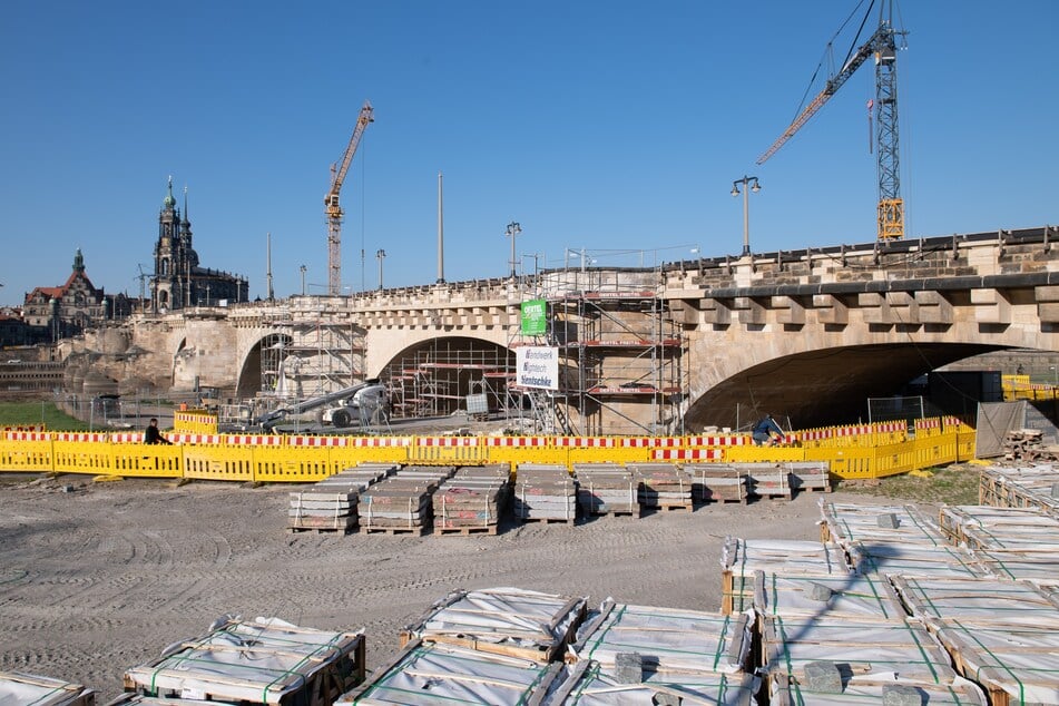 Dresdner brauchen Geduld: Arbeiten an der Augustusbrücke dauern noch bis August