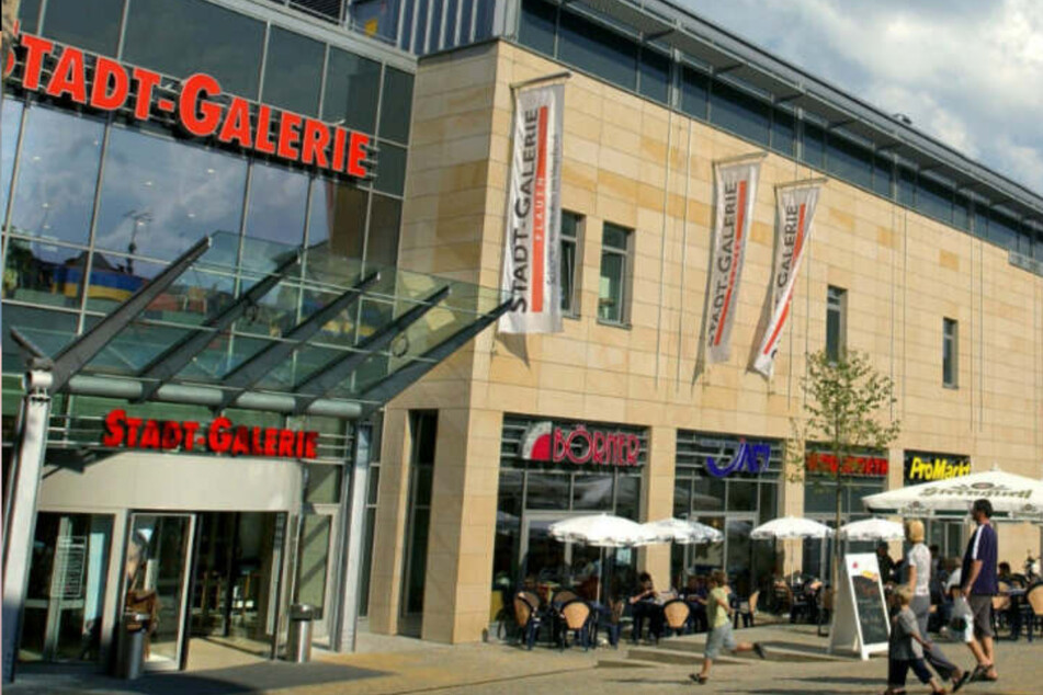 Die Stadt-Galerie in Plauen musste aufgrund einer Bombendrohung für mehrere Stunden evakuiert werden. (Archivbild)