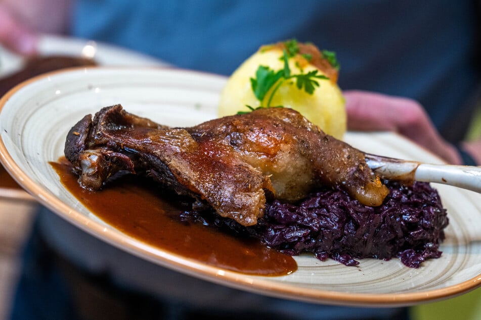 Das sieht lecker aus, ist aber teuer - über 20 Euro kostet das Kilo Gans in diesem Jahr.