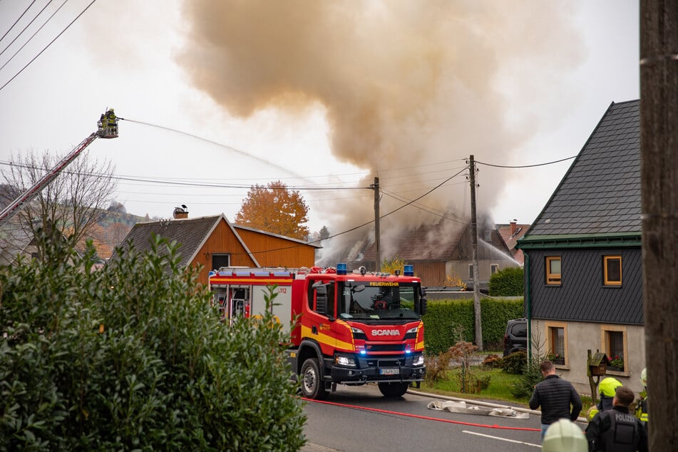 Der Anwohner konnte das Haus noch rechtzeitig verlassen und blieb unverletzt.