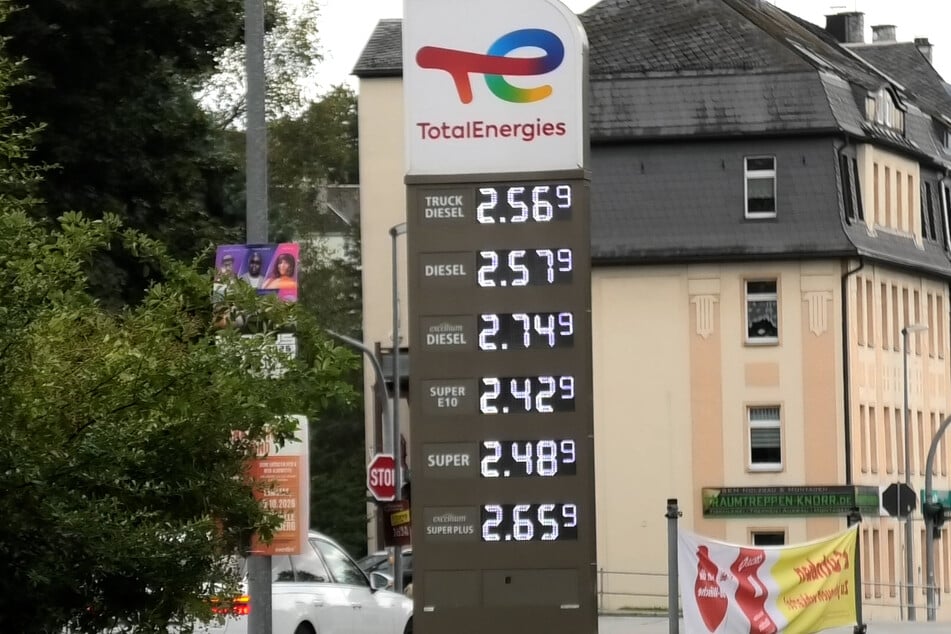 Astronomische Spritpreise an einer Tankstelle in Annaberg-Buchholz am Samstagmittag.