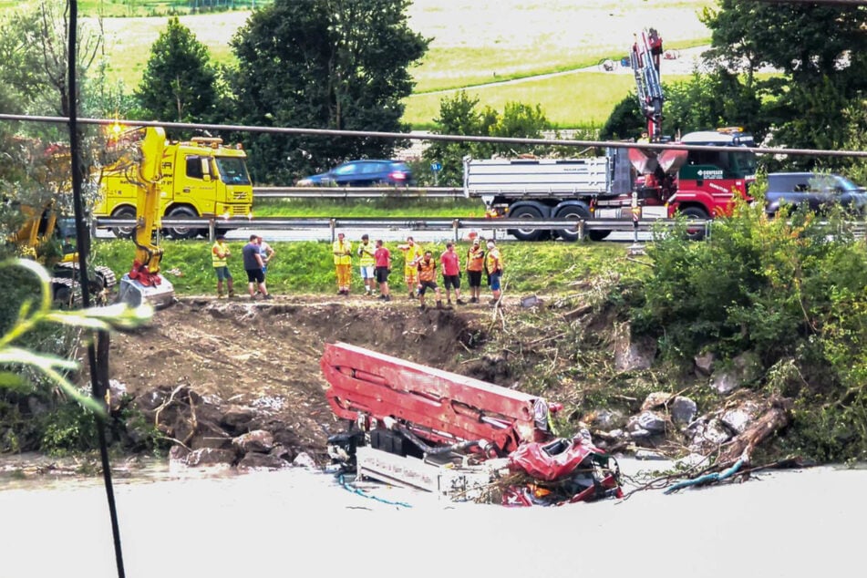 Der 47-jährige Österreicher überlebte den Absturz in den Fluss nicht.