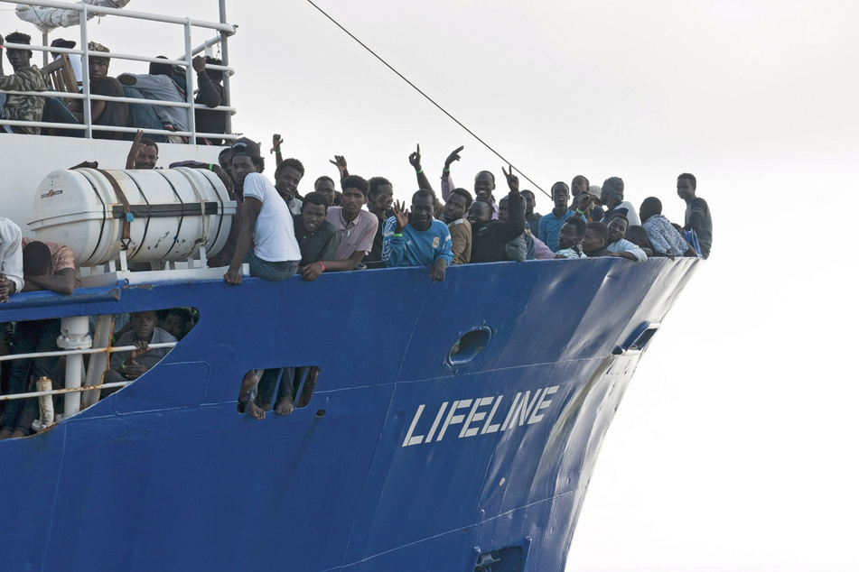 Ob im Atlantik vor Westafrika oder im Mittelmeer: Die Helfer retten flüchtende Menschen aus Seenot.