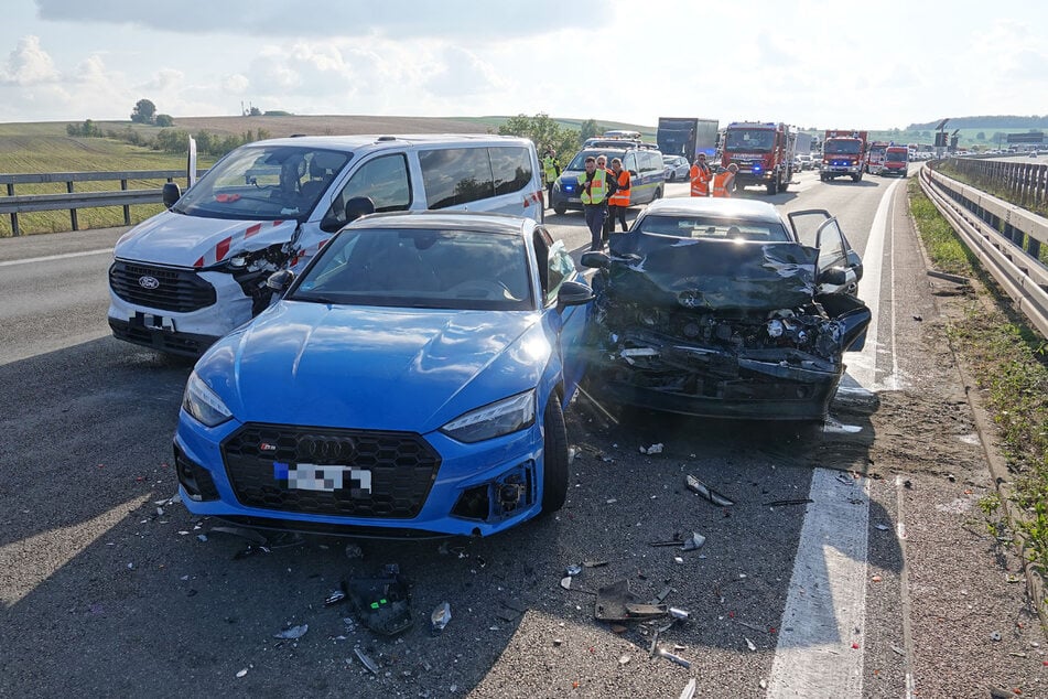 Die Kameraden der Freiwilligen Feuerwehr sicherten die Unfallstelle ab.