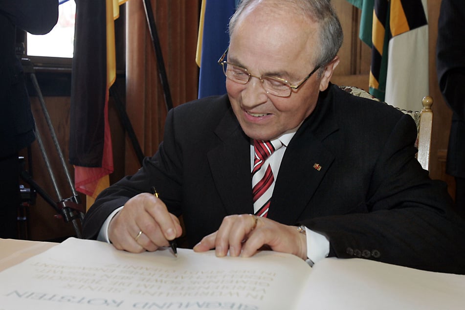 Siegmund Rotstein 2007 beim Eintrag ins Goldene Buch der Stadt Chemnitz.