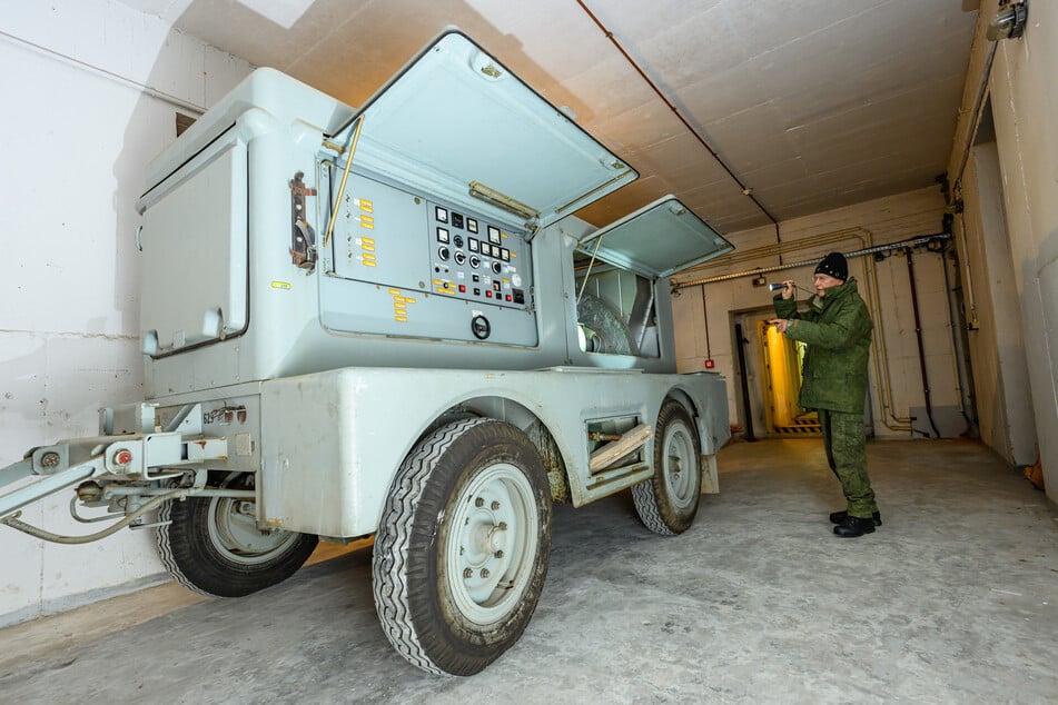 In dem DDR-Bunker in Beiersdorf-Freudenberg steht ein alter Stromgenerator.