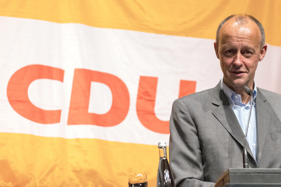 Friedrich Merz (65, CDU) versucht alles, um seinen Parteifreund Armin Laschet (60) zum Kanzler zu machen.