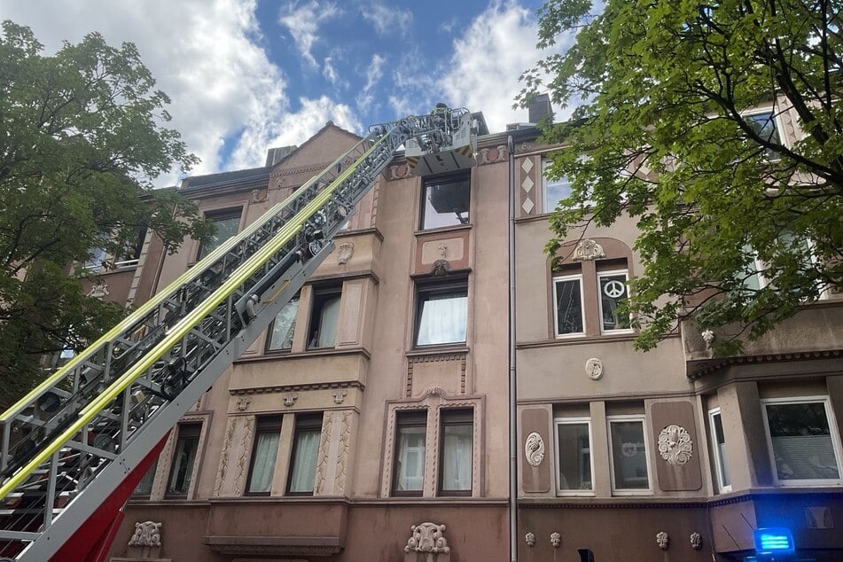Per Drehleitereinsatz erfolgte die Rettung.