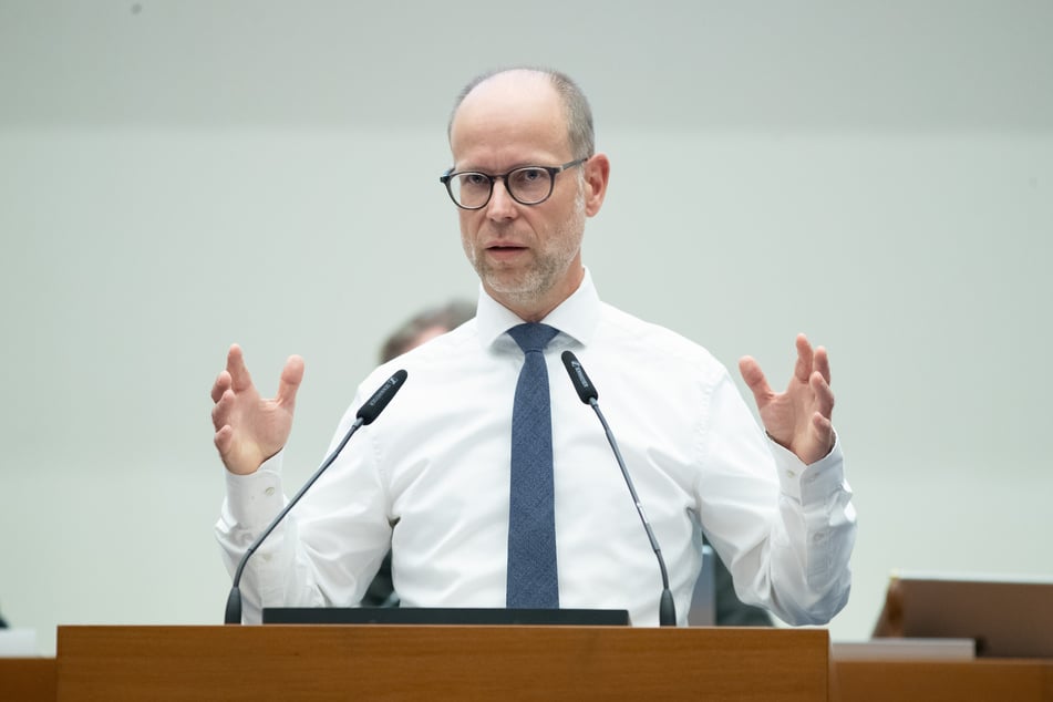 Wirtschaftsbürgermeister Clemens Schülke (51, CDU) zufolge verfolge Leipzig nicht das Ziel, ein Rüstungs-Cluster aufzubauen. Die Stadt beantworte jedoch Anfragen aus dem Verteidigungsbereich.