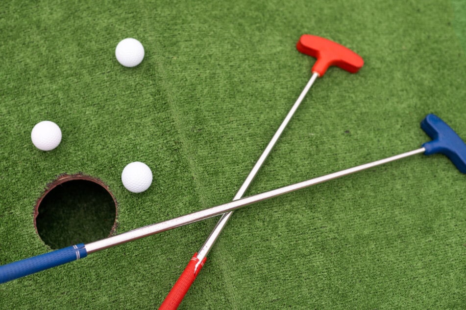 Wie wäre es mit einer Partie Minigolf in Pöhl? (Symbolbild)