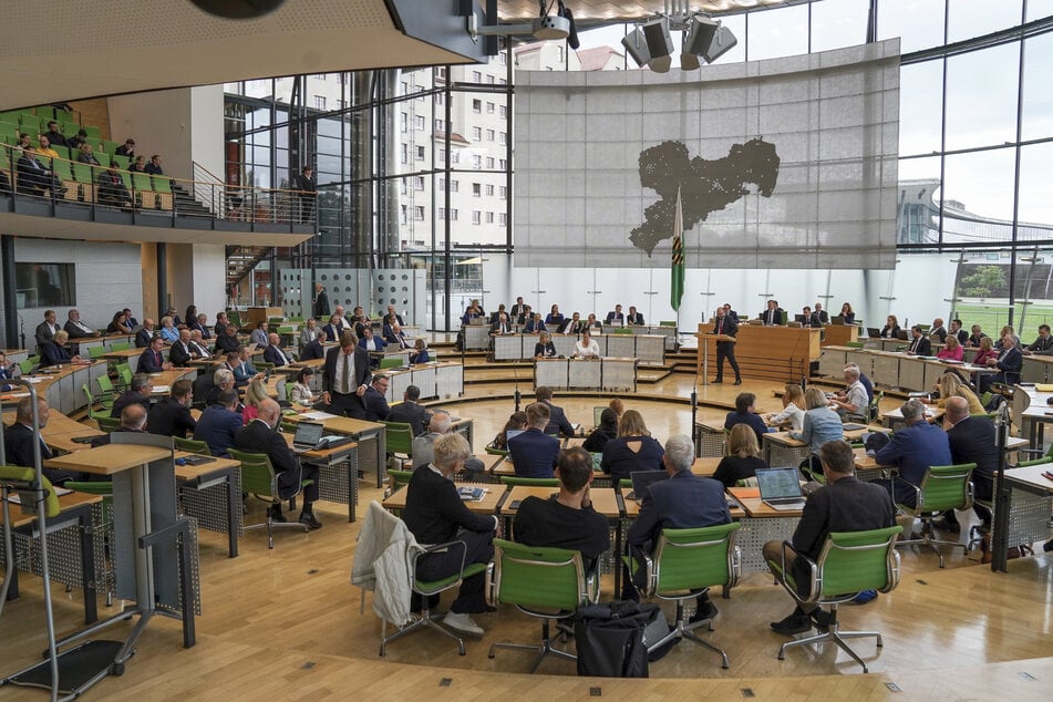 Full House: Am gestrigen Donnerstag kamen die Abgeordneten zu einer letzten Plenarsitzung im Landtag zusammen. Schon am kommenden Dienstag tritt der neue Landtag zusammen.