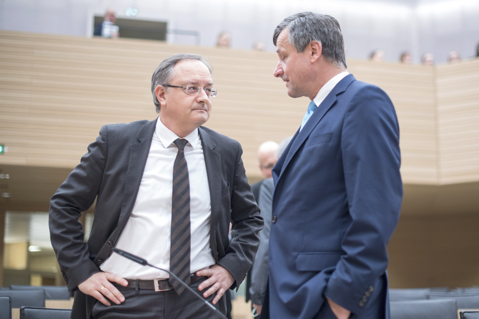 FDP-Fraktionschef Hans-Ulrich Rülke (59, r.) im Gespräch mit dem Partei- und Fraktionsvorsitzenden der SPD, Andreas Stoch (51).