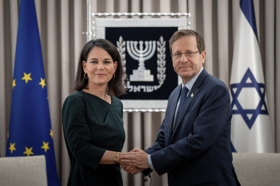 Annalena Baerbock (43, Grüne) und Izchak Herzog, Präsident von Israel (63).
