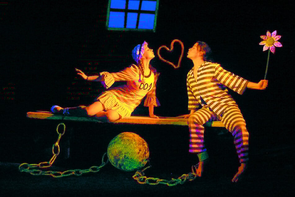 Das berühmte Schwarzlichttheater aus Prag ist zu Gast in Bad Elster.